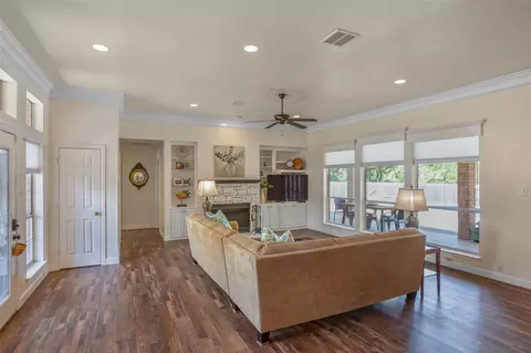 6421 Westover Dr, Granbury, TX 76049