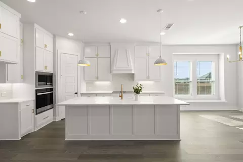 Kitchen - 5221 Rowlan Row, Midlothian, TX 76065 photo 2 of 3