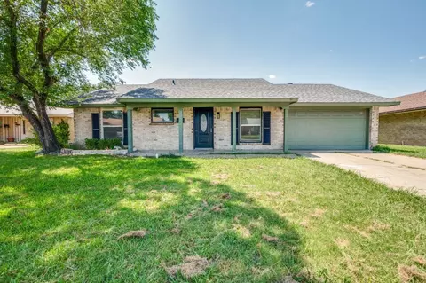 1622 SE 4th St, Grand Prairie, TX 75051