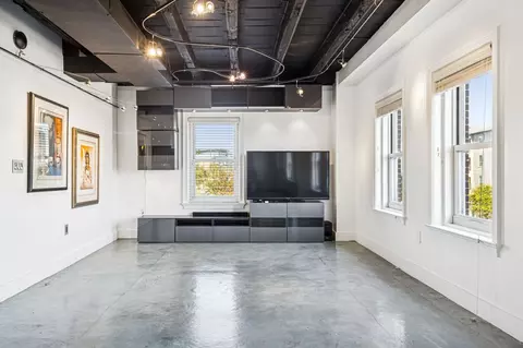 329 E Colorado Blvd #305, Dallas, TX 75203