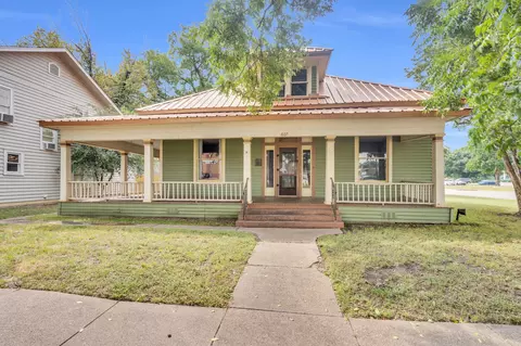 607 W Brown St, Ennis, TX 75119