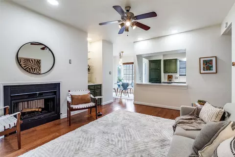 218 N Beacon St #102, Dallas, TX 75214