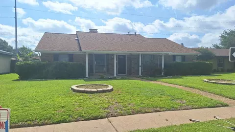 222 Mistletoe Dr, Richardson, TX 75081