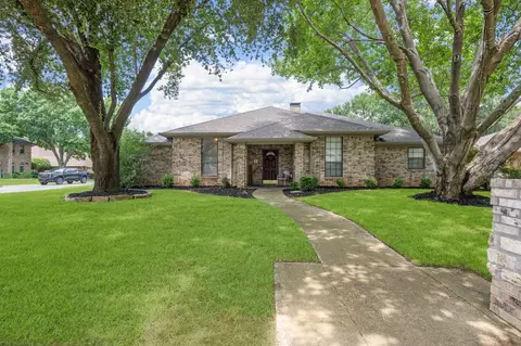 1001 Chasemore Dr, Mansfield, TX 76063