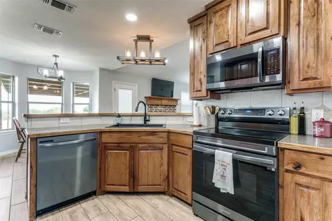 106 Hampton Ln, Springtown, TX 76082 photo 9