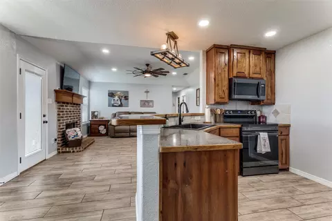 106 Hampton Ln, Springtown, TX 76082 photo 8