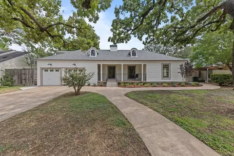 1804 Bluebonnet Dr, Fort Worth, TX 76111