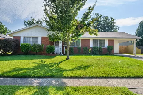 1806 Dennis St, Bossier City, LA 71112