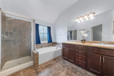 Bath - 10266 Condor Loop, Waco, TX 76708 photo 3 of 4