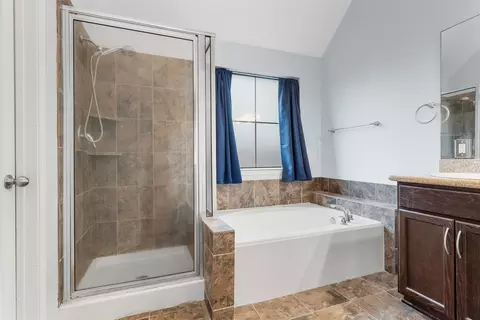 Bath - 10266 Condor Loop, Waco, TX 76708 photo 2 of 4