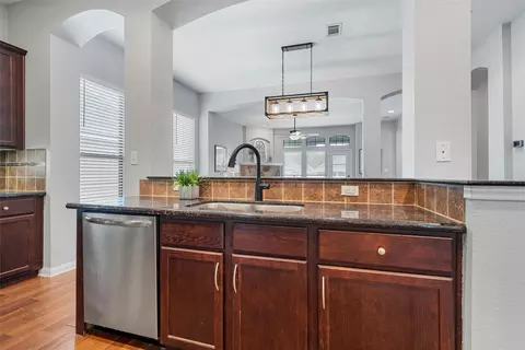 Kitchen - 10266 Condor Loop, Waco, TX 76708 photo 4 of 5