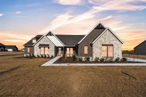 12116 Crystal Dr, Krum, TX 76249