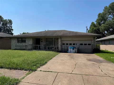 8642 Barclay St, Dallas, TX 75227
