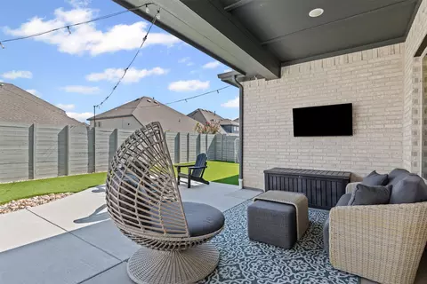 Exterior - 1116 Grassy Ln, Argyle, TX 76226 photo 5 of 6