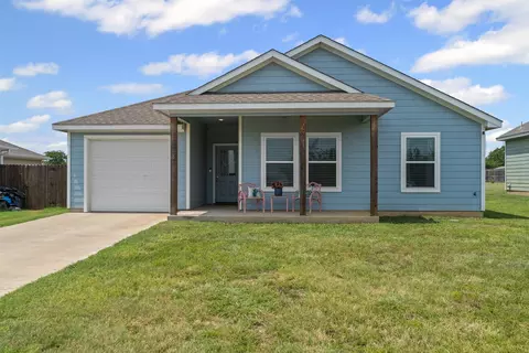 323 Blakney St, Cleburne, TX 76031