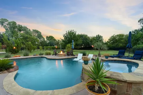 401 Regency Ct, Denton, TX 76210