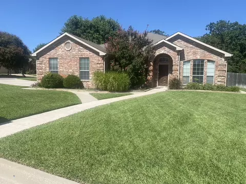 2230 Creek Side Dr, Weatherford, TX 76087