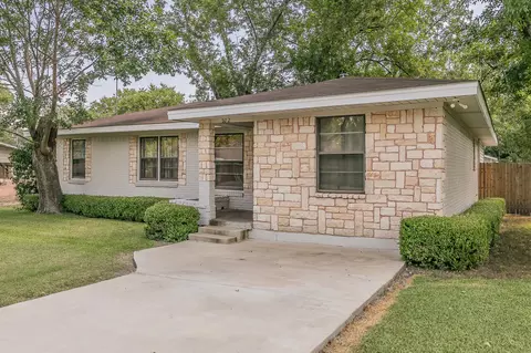 202 E 10th St, Kaufman, TX 75142