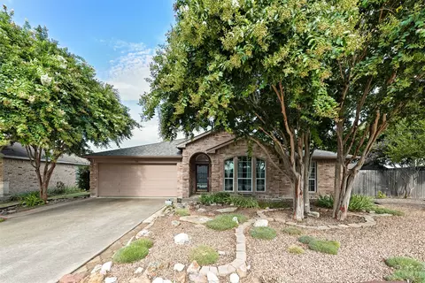 100 Jennings Dr, Waxahachie, TX 75165