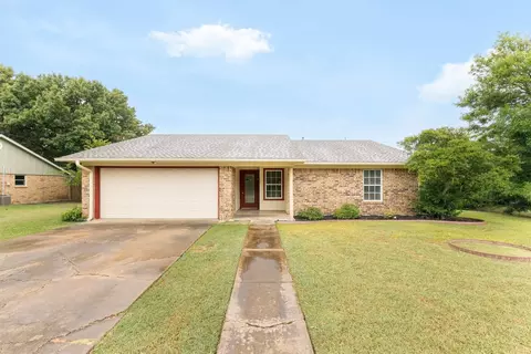 223 Diane Dr, Sanger, TX 76266