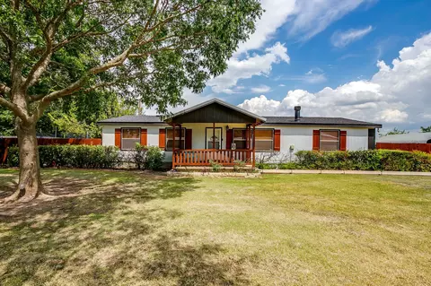 7802 Apollo Dr, Joshua, TX 76058