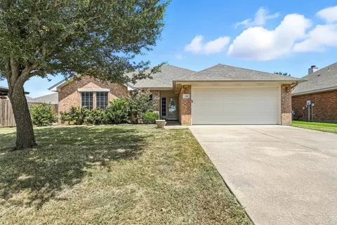716 Park Ridge Dr, Cleburne, TX 76033