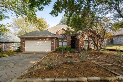 2944 Chris Ln, Grapevine, TX 76051