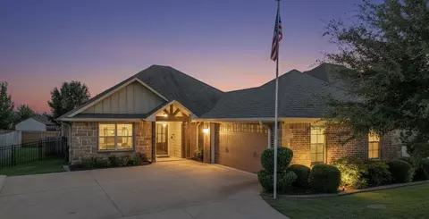 727 Abbey Rd, Lindale, TX 75771