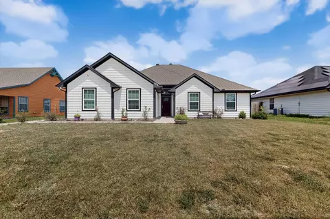 104 Milton St, Nevada, TX 75173