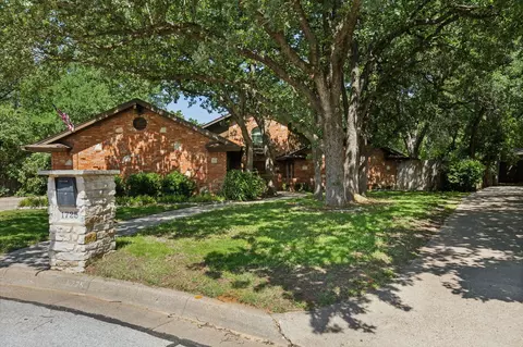 1725 Preston Hollow Ct, Arlington, TX 76012