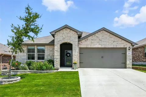 5801 Morrow Point Dr, Lantana, TX 76226