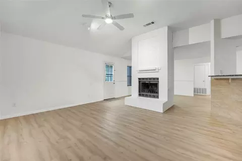 205 Valley Spring Dr, Arlington, TX 76018