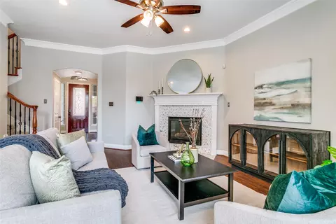 2204 Grizzly Run Ln, Euless, TX 76039