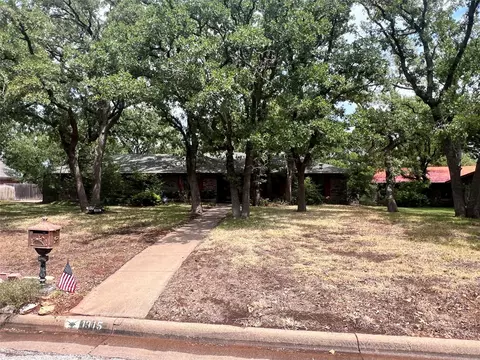 1315 Roanoake Dr, Graham, TX 76450