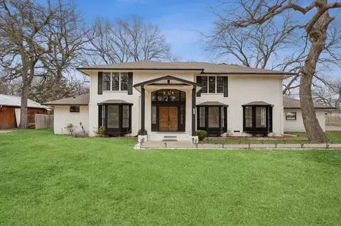101 Forest Brook St, Oak Leaf, TX 75154