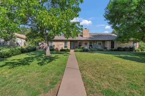 4900 Del Rio Ct, Granbury, TX 76049