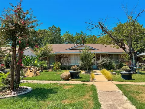 929 3rd St, Grand Prairie, TX 75051
