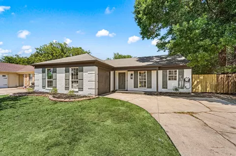 7008 Shadow Bend Dr, Fort Worth, TX 76137
