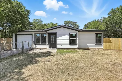 6037 Grayson St, Fort Worth, TX 76119