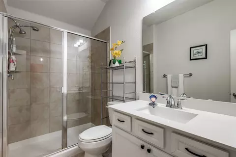 Bath - 1208 Johnson Dr, Celina, TX 75009 photo 1 of 3