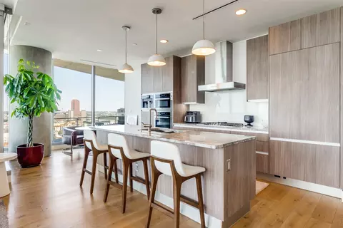 3130 N Harwood St #2304, Dallas, TX 75201