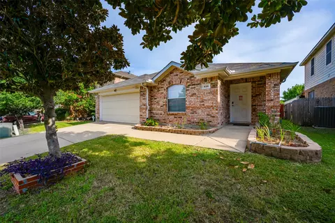 939 Wood Brook Dr, Grand Prairie, TX 75052