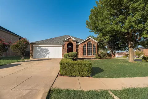 8227 Mossberg Dr, Arlington, TX 76002