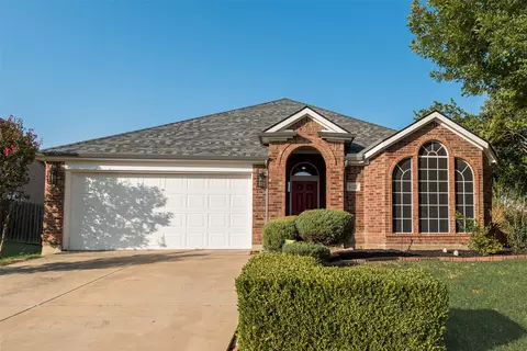 8227 Mossberg Dr, Arlington, TX 76002