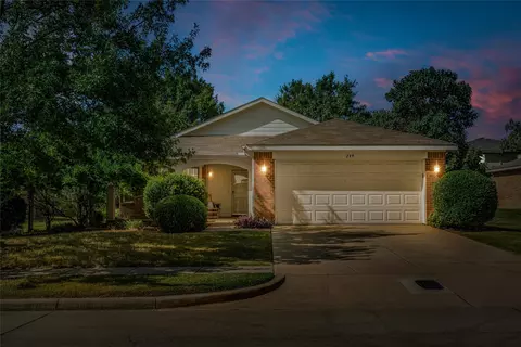 249 Pine Crest Dr, Justin, TX 76247