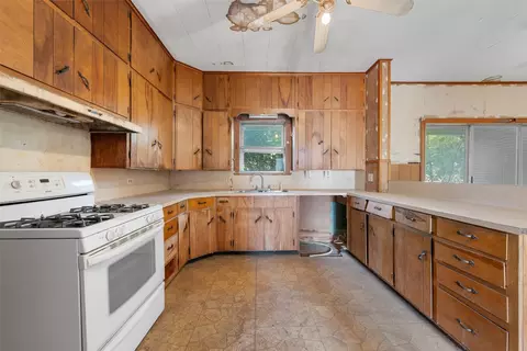 Kitchen - 222 East Farish Ave, Rosebud, TX 76570 photo 1 of 2