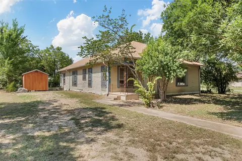 222 East Farish Ave, Rosebud, TX 76570