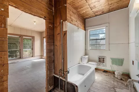 Bath - 222 East Farish Ave, Rosebud, TX 76570 photo 2 of 2