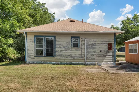 Exterior - 222 East Farish Ave, Rosebud, TX 76570 photo 2 of 2