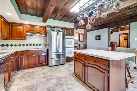 Kitchen - 204 Timberview Ct, Argyle, TX 76226 photo 2 of 2